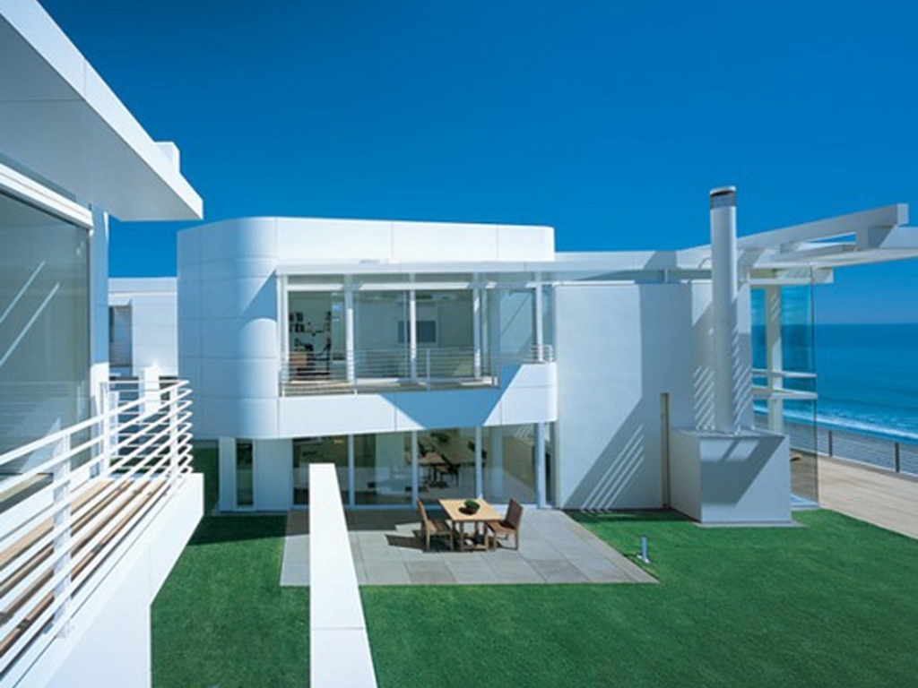 Beautiful-White-Residence-in-California-Beach-by-R